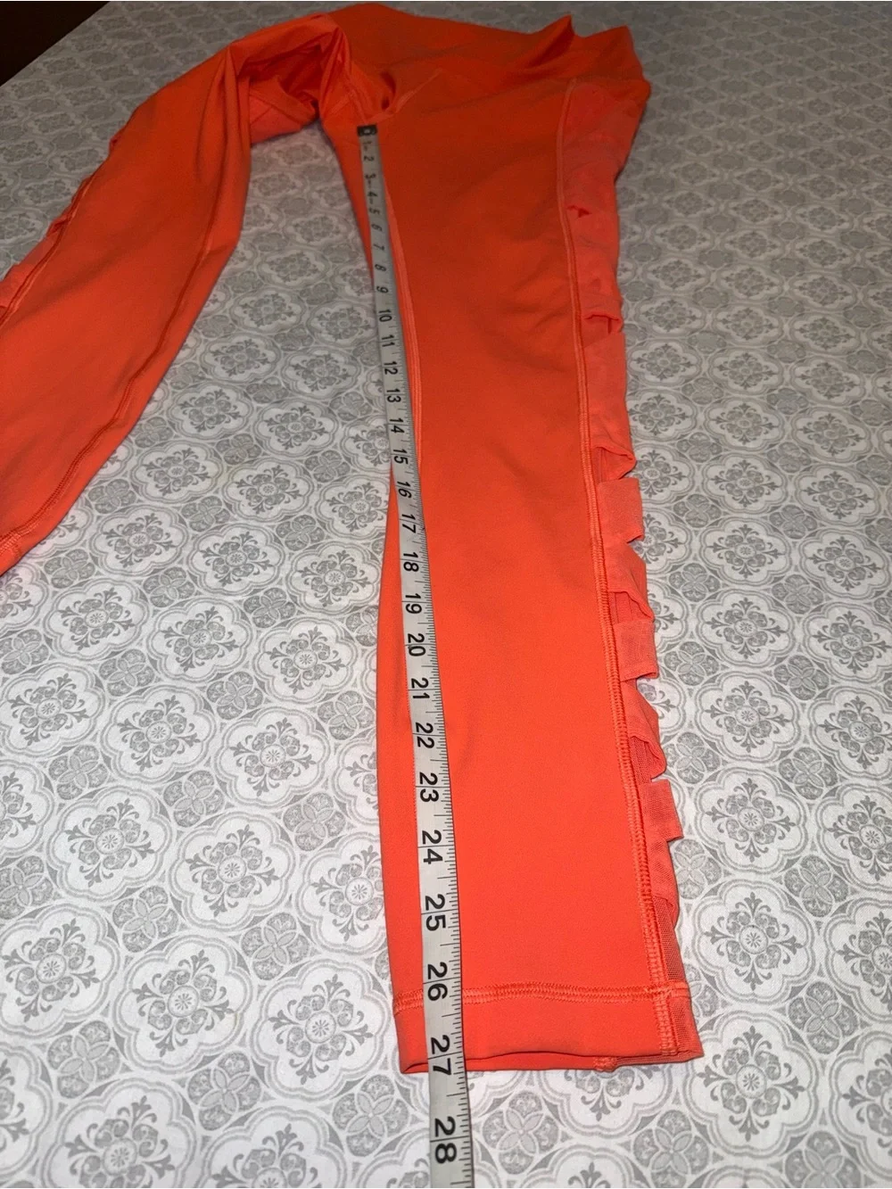 Lululemon rise and flow leggings *RARE* Size 6